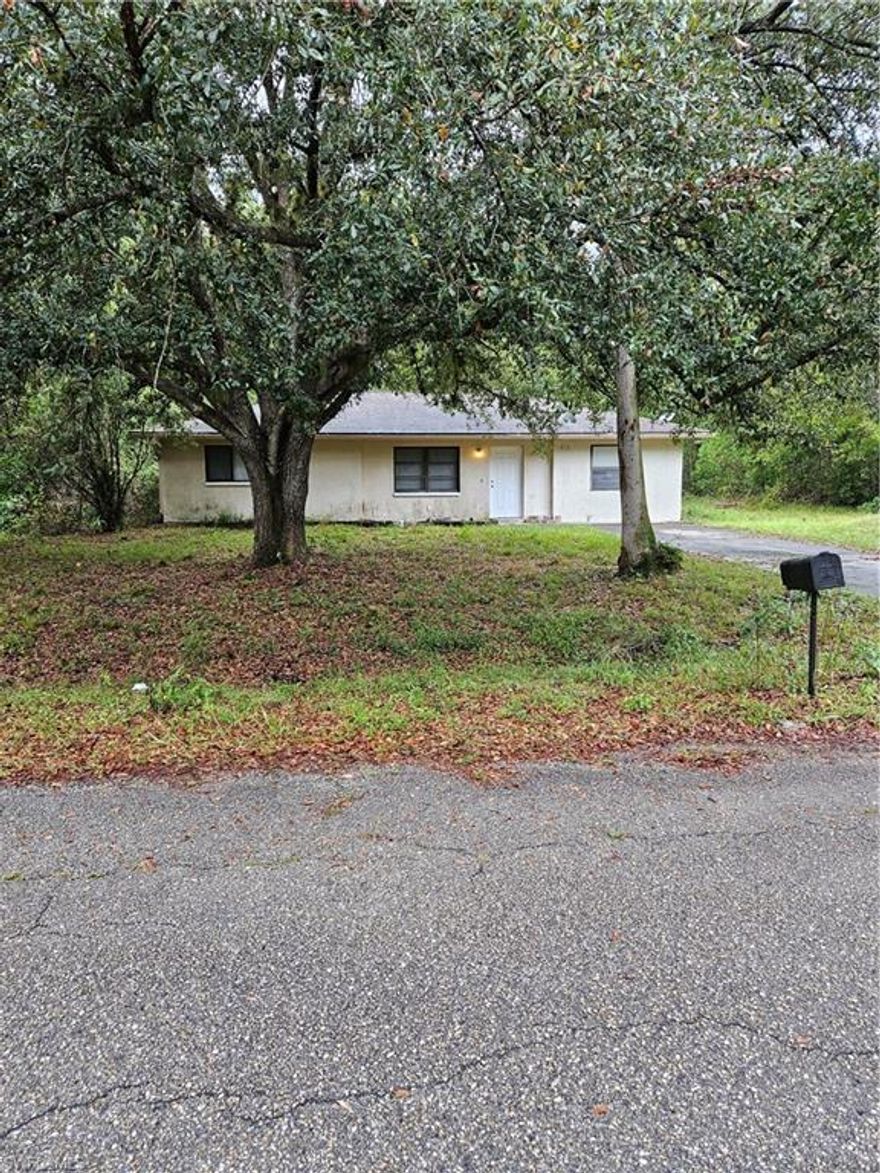 Endless potential awaits! Nestled on a spacious half-acre lot, this charming z-bedroom, z-bathroom home is affordably priced and ready to be transformed. Whether you're an investor seeking your next project or a first-time homebuyer ready to create your dream home, this property offers the perfect blank canvas. Pon't miss the opportunity to make it your n-schedule a showing before it's gone!