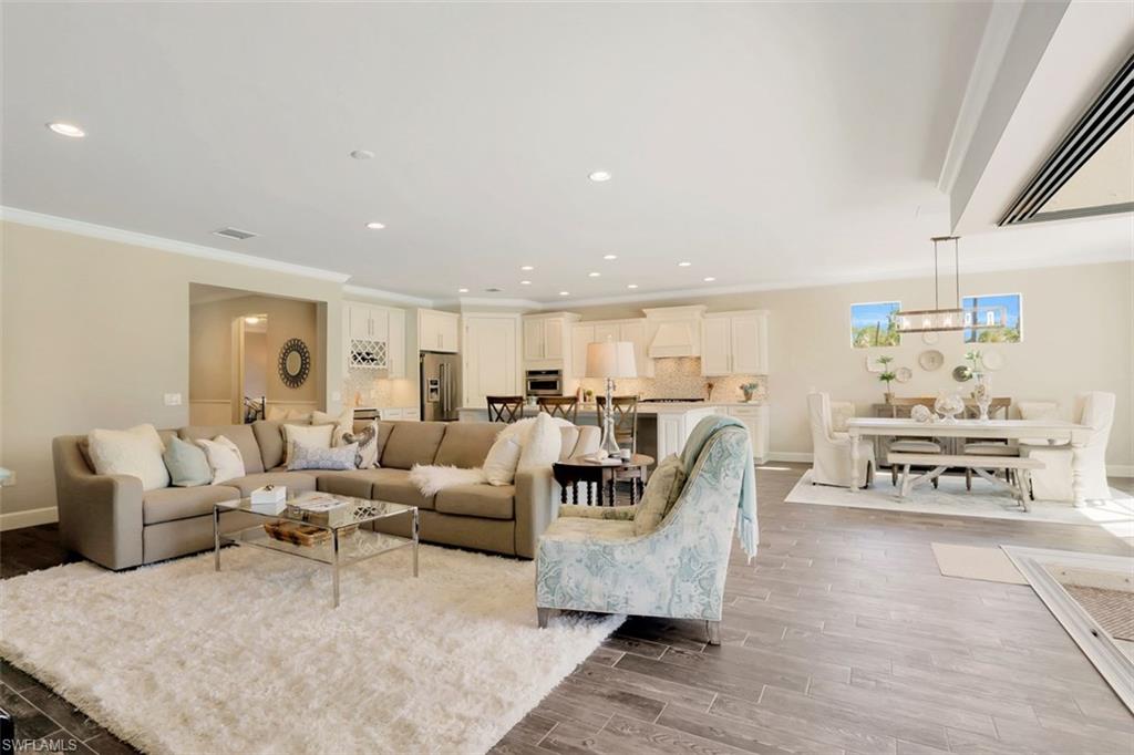 WINDING CYPRESS - Residential