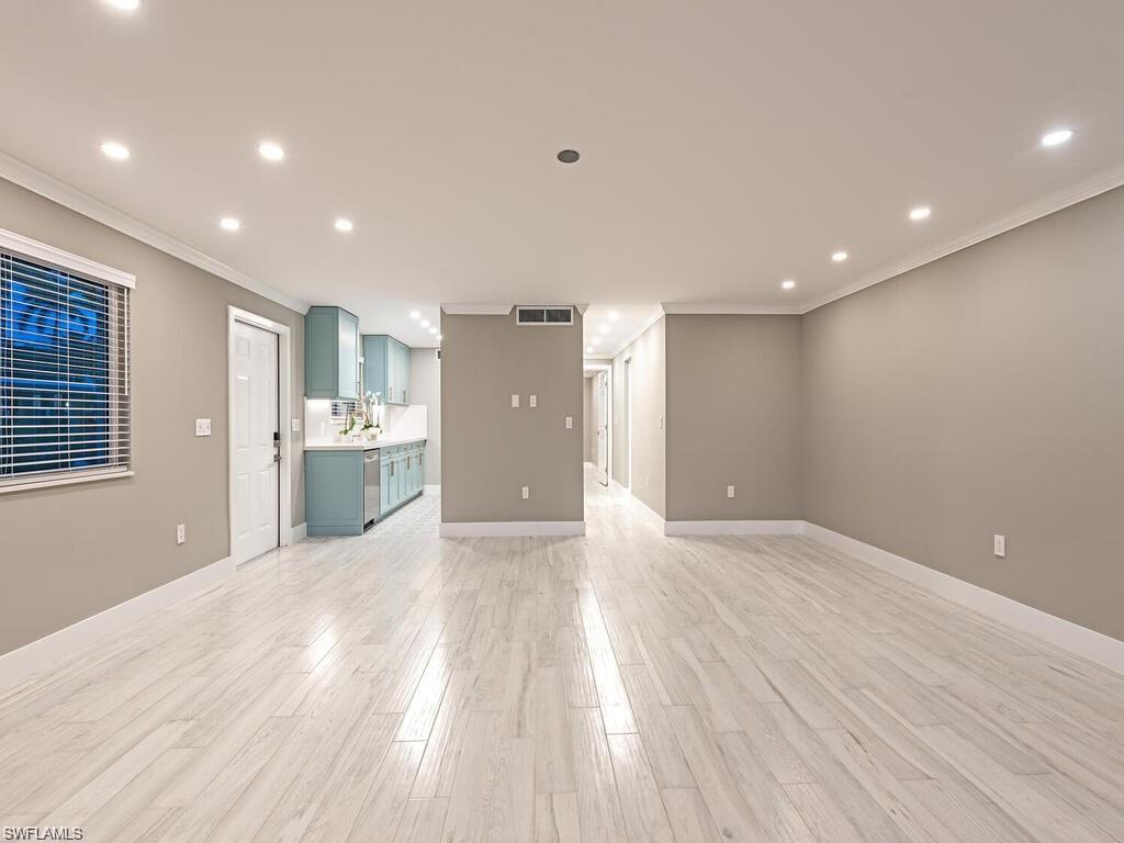 YACHT HARBOR MANOR - Residential