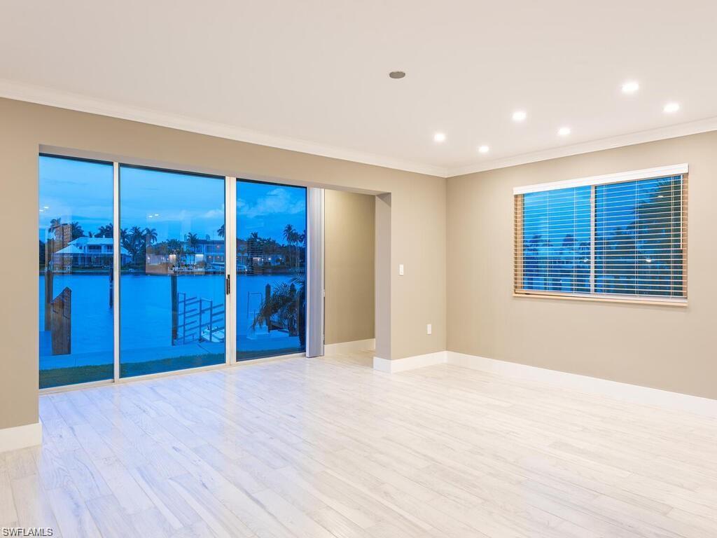 YACHT HARBOR MANOR - Residential