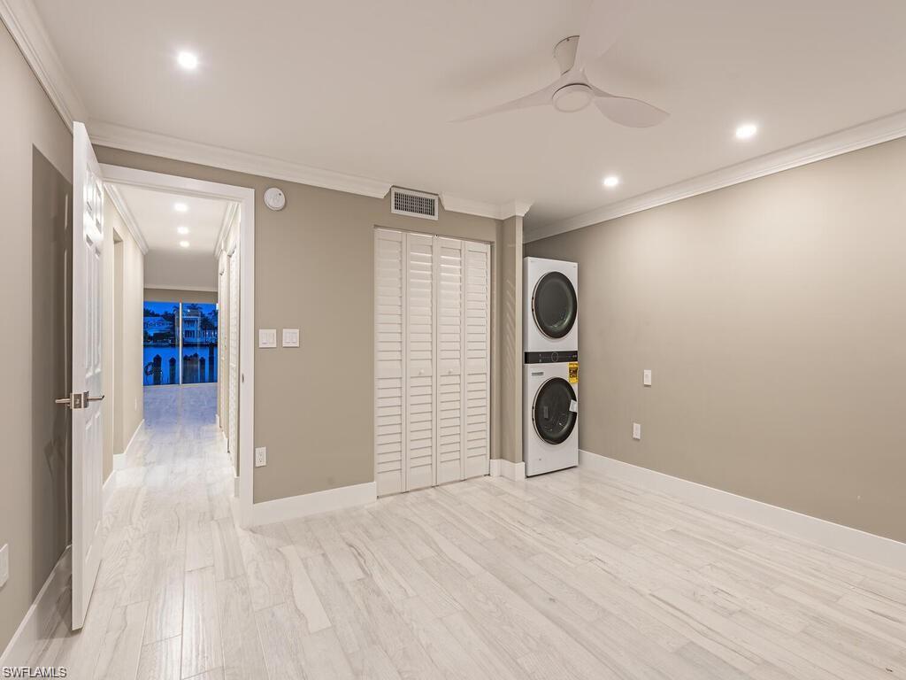 YACHT HARBOR MANOR - Residential