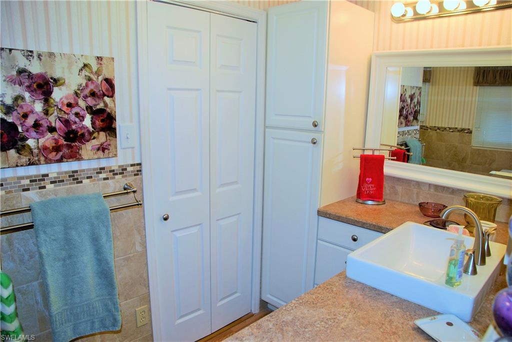 SIX LAKES COUNTRY CLUB - Residential