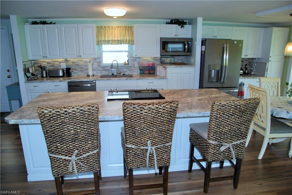 SIX LAKES COUNTRY CLUB - Residential