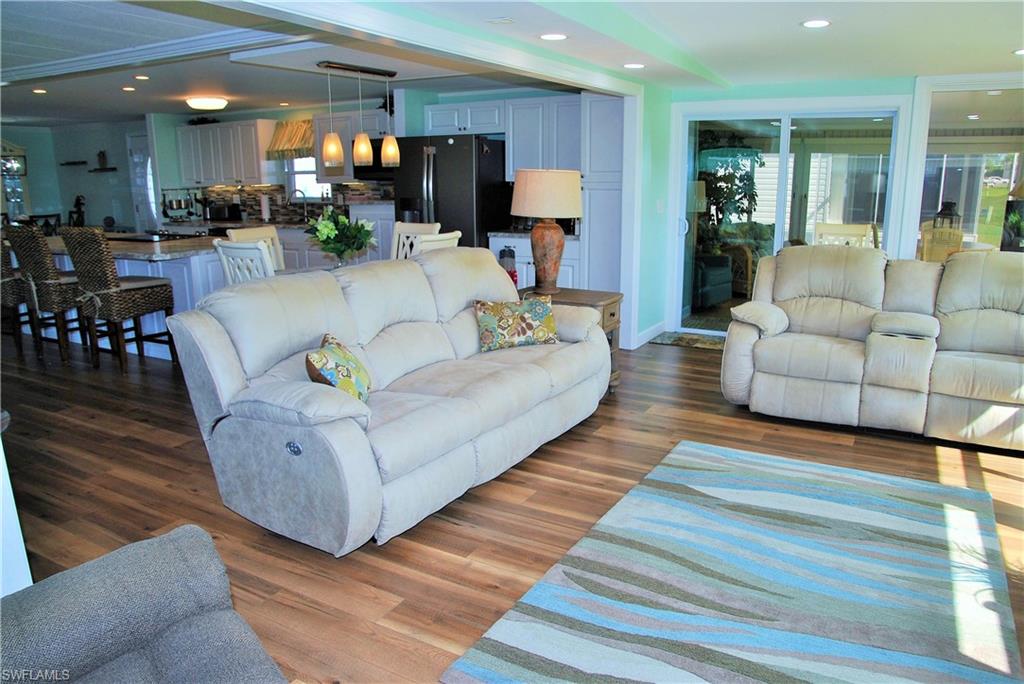 SIX LAKES COUNTRY CLUB - Residential