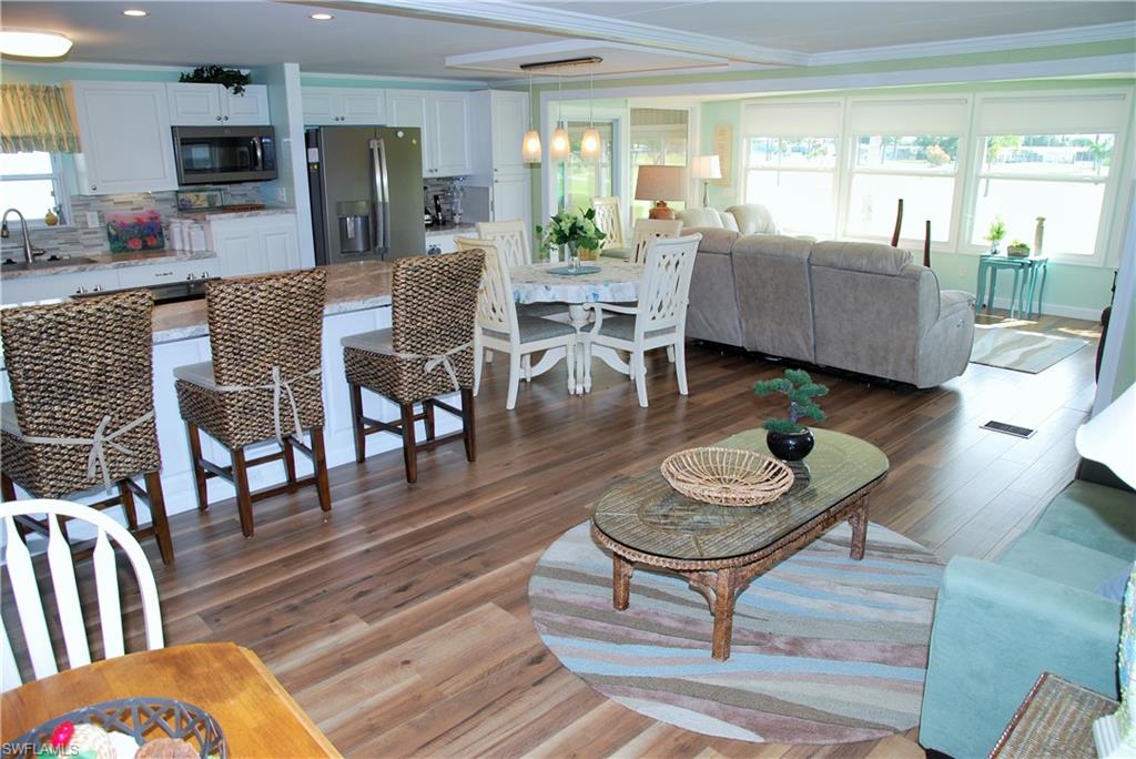 SIX LAKES COUNTRY CLUB - Residential