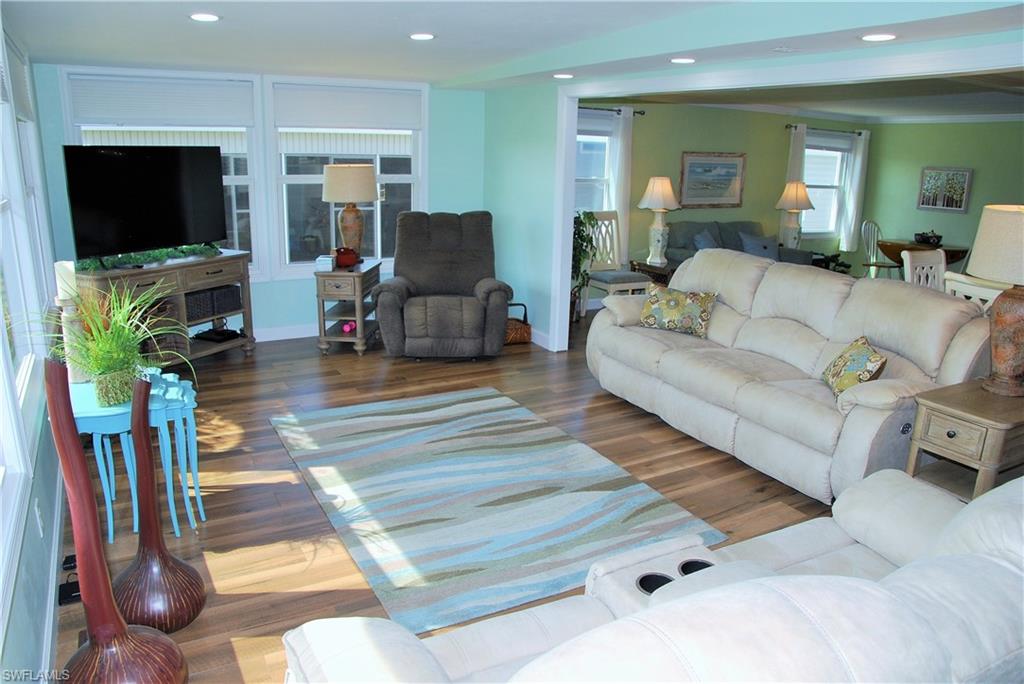 SIX LAKES COUNTRY CLUB - Residential