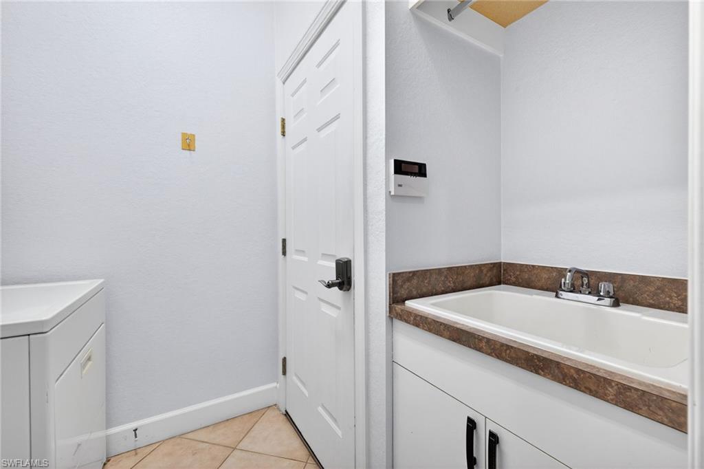 CROWN COLONY - Residential