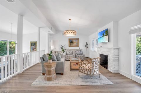 617 Gulf Shore Blvd N NAPLES FL 34102
