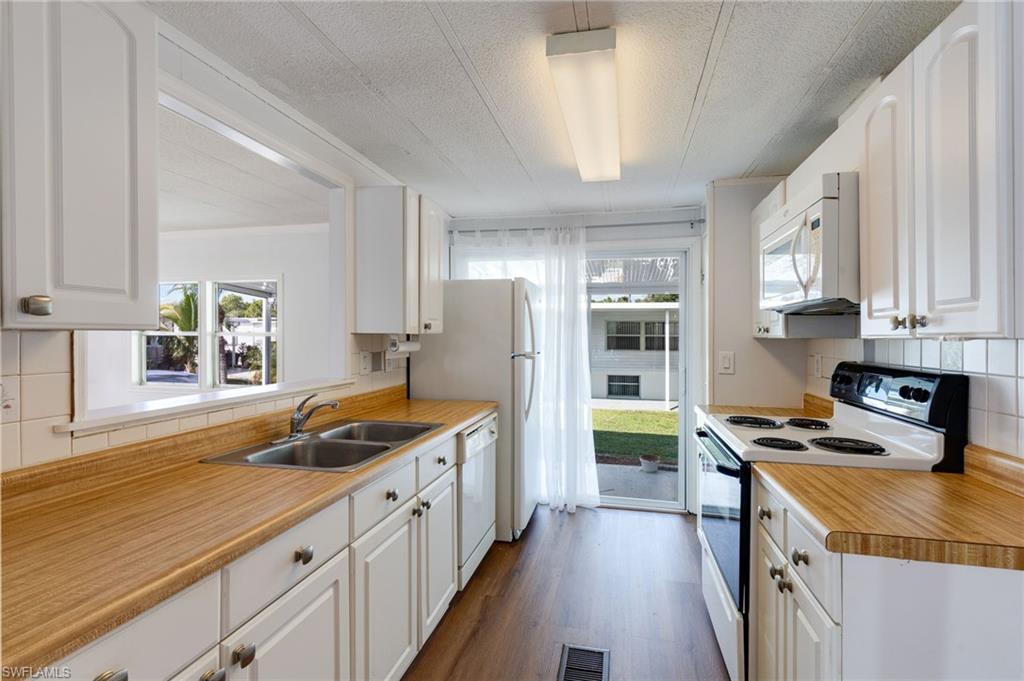 LAZY DAYS MOBILE VILLAGE - Residential