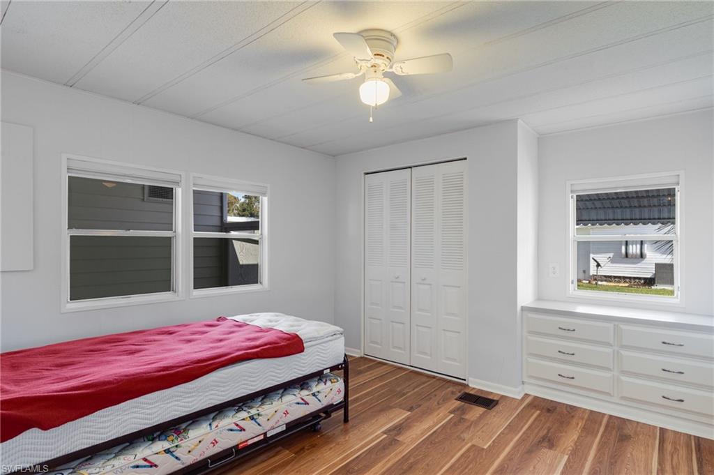 LAZY DAYS MOBILE VILLAGE - Residential