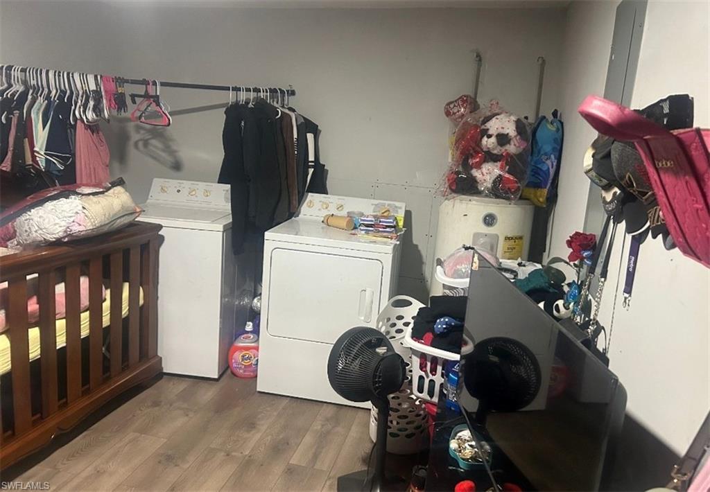 HENDRY ESTATES - Residential