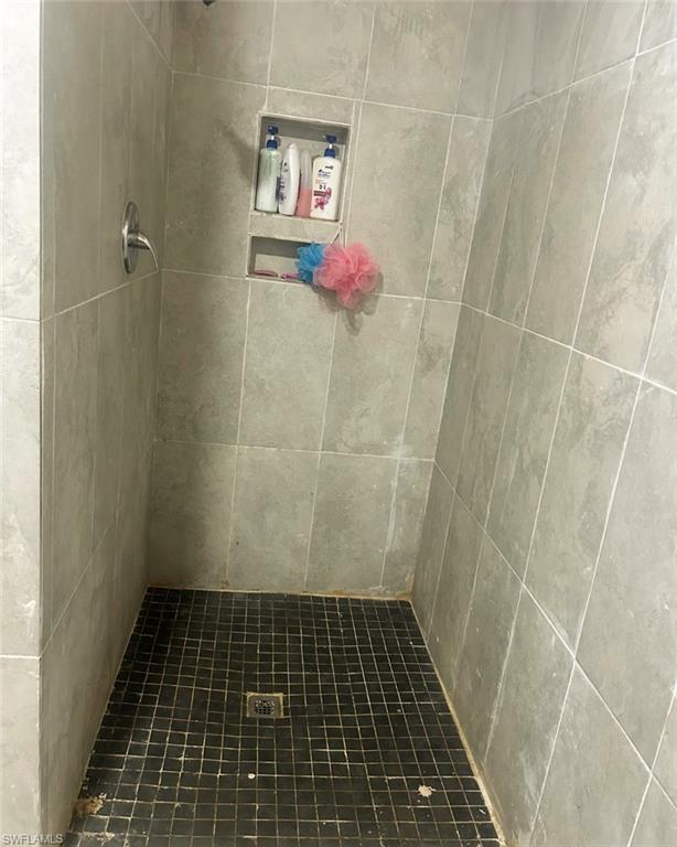 HENDRY ESTATES - Residential