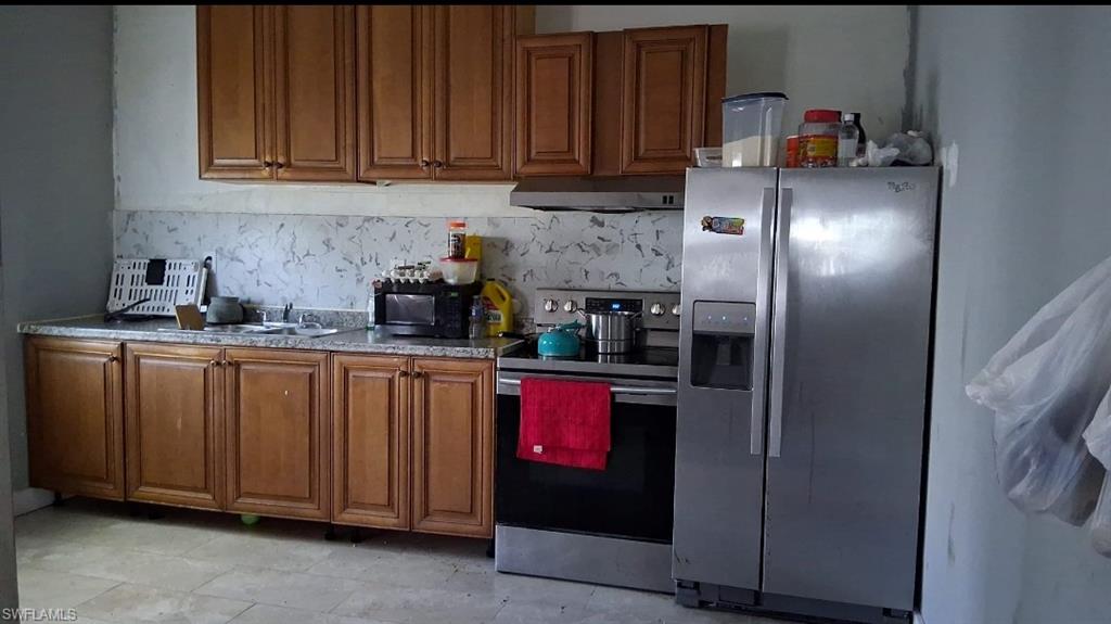 HENDRY ESTATES - Residential