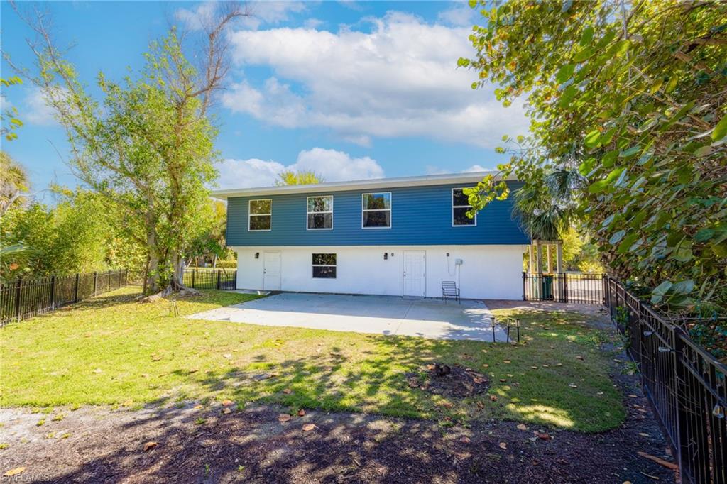 SANIBEL BAYOUS - Residential