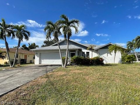 Photo of 4622 SW 18th AVE, CAPE CORAL, FL 33914 (MLS # 2025018765)