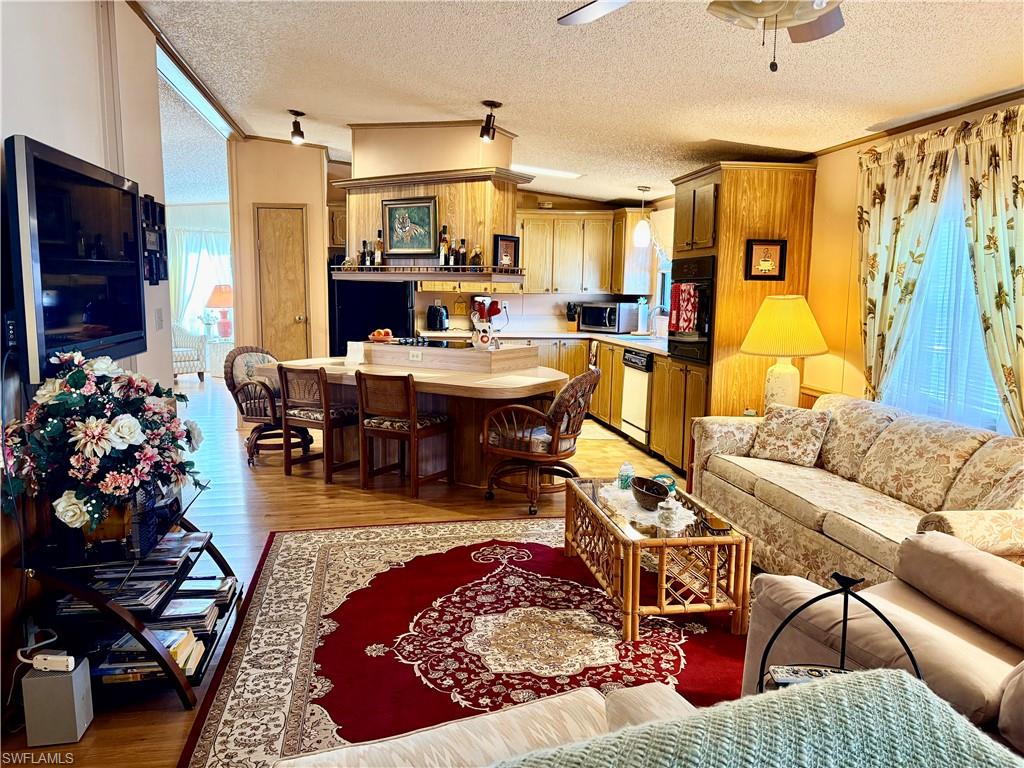 LAKE ARROWHEAD MOB VILLAGE - Residential