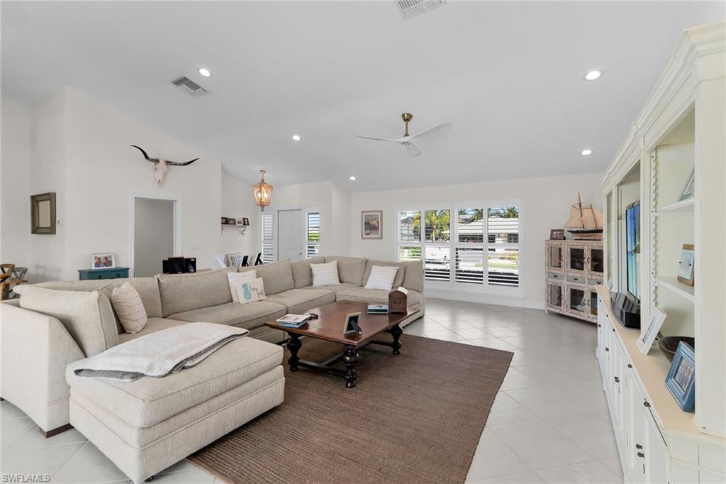 MARCO BEACH - Residential