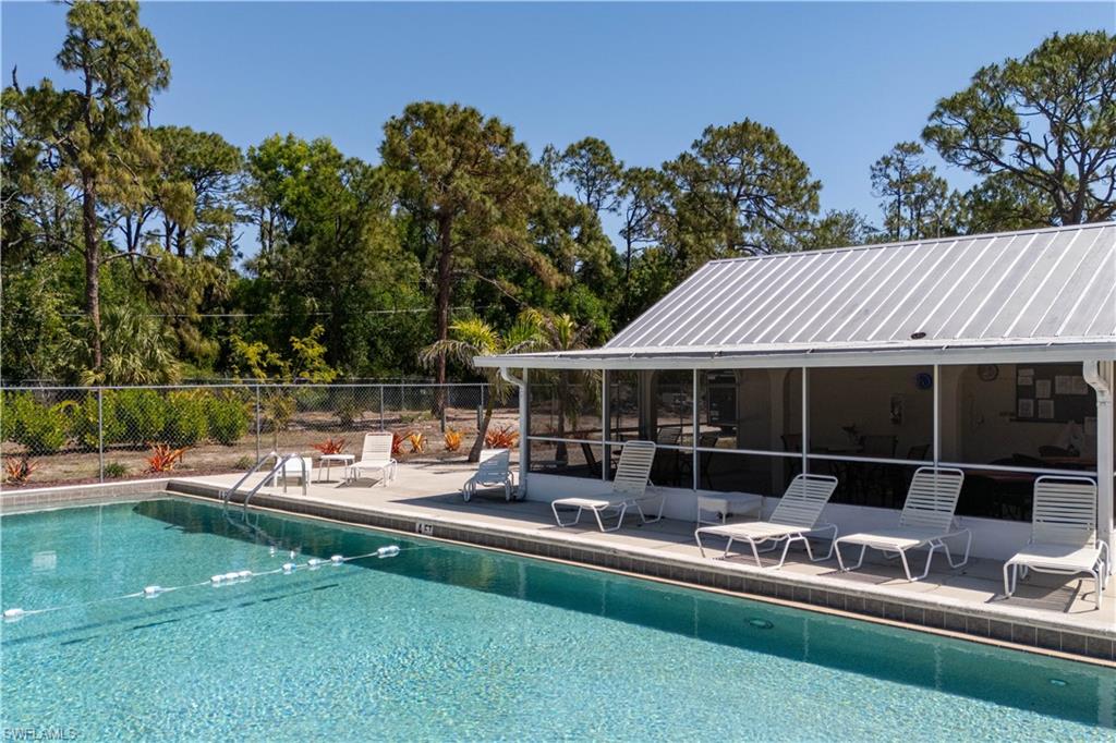 SPANISH GARDENS - Land