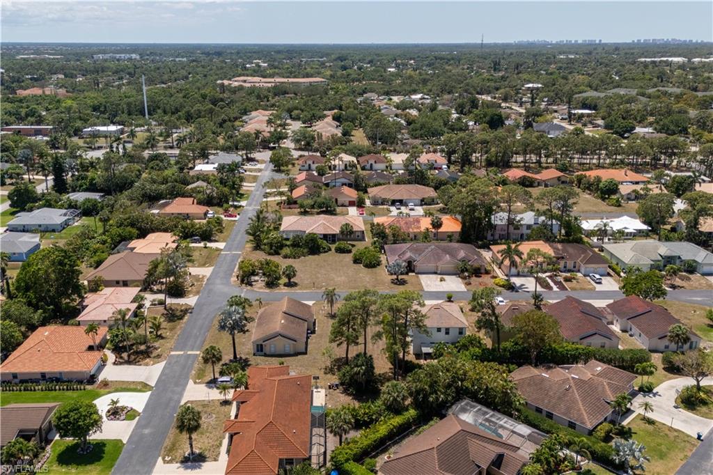 SPANISH GARDENS - Land