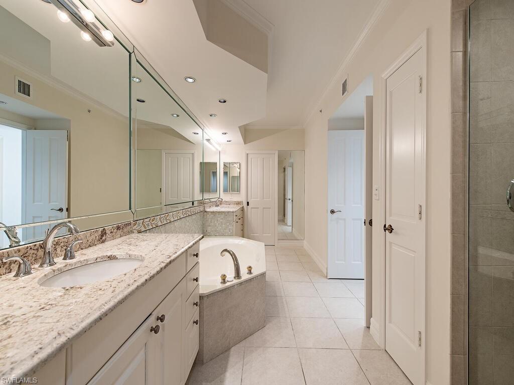 CARLYSLE AT BAY COLONY - Residential