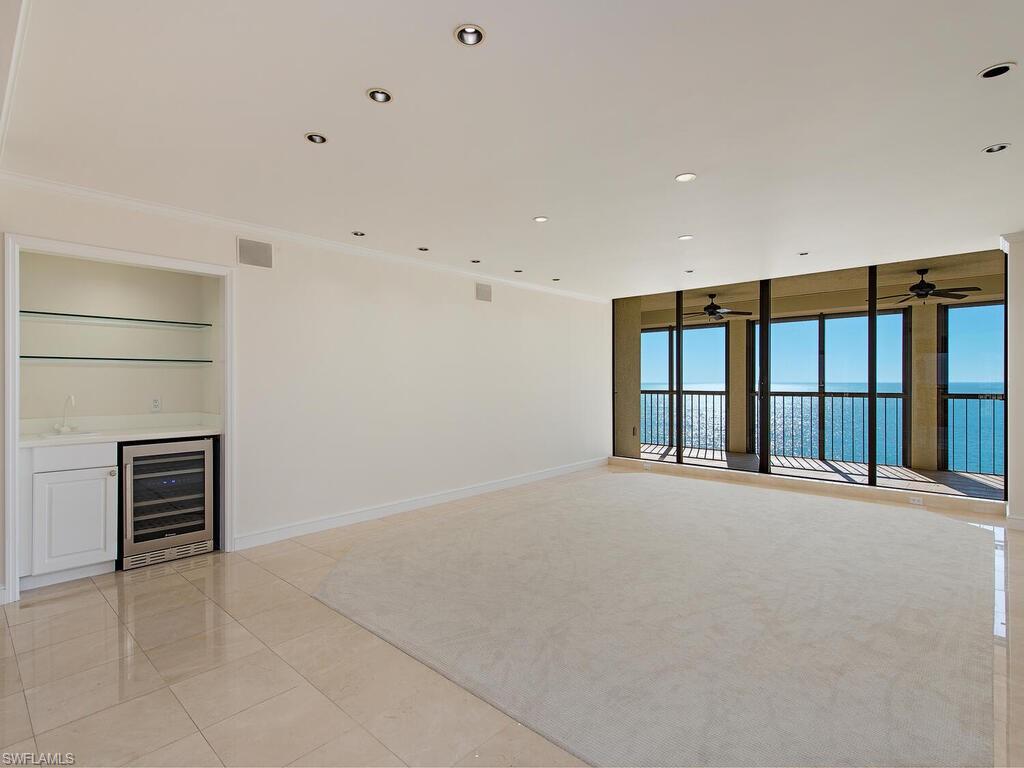 CARLYSLE AT BAY COLONY - Residential