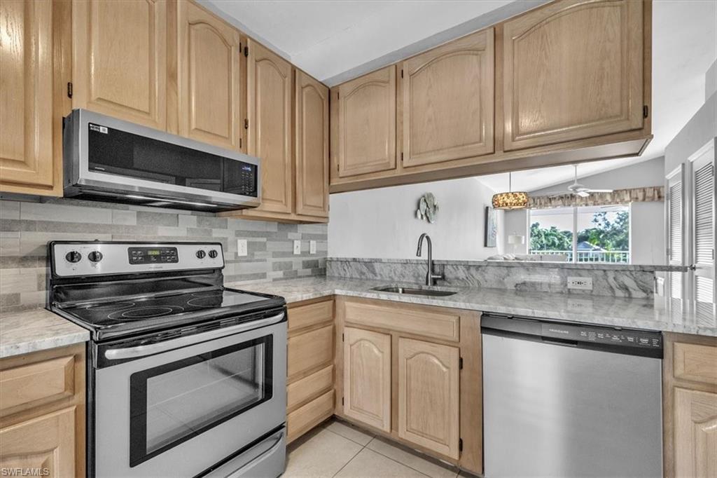 TWELVE OAKS - Residential