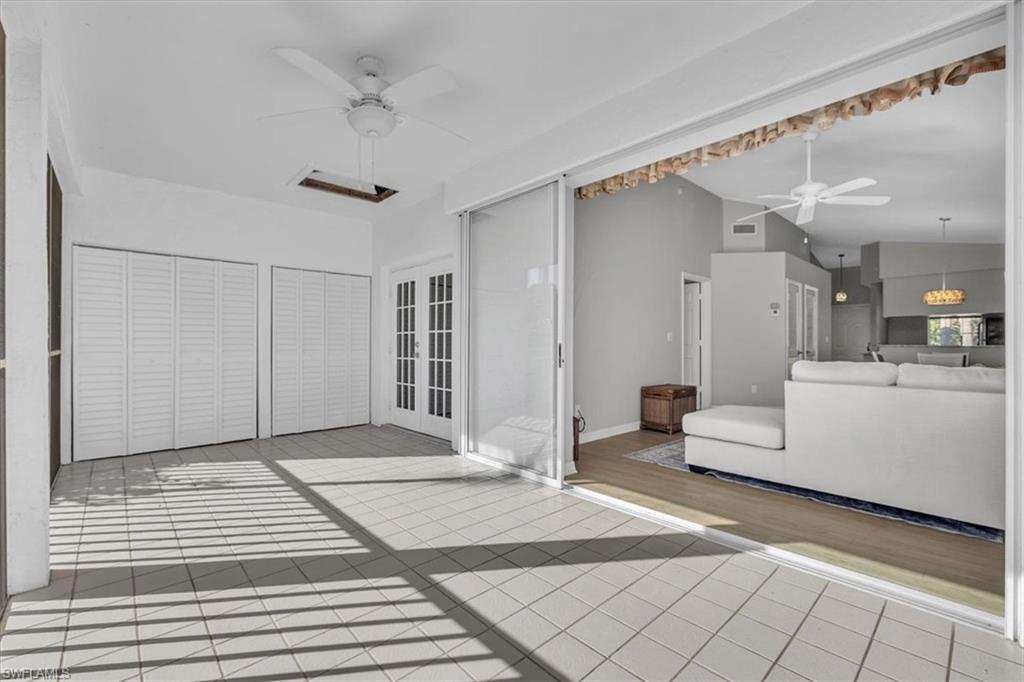 TWELVE OAKS - Residential