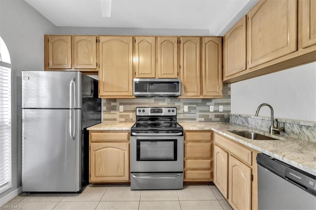 TWELVE OAKS - Residential