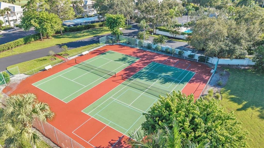 TWELVE OAKS - Residential