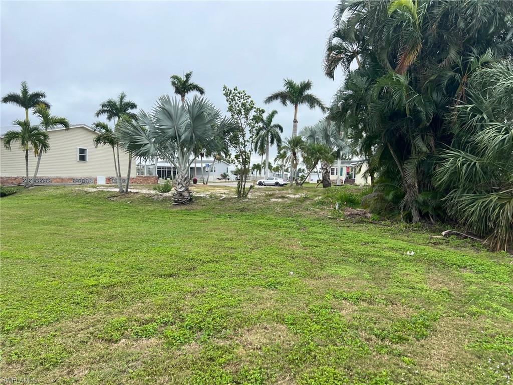 BAYSIDE ESTATES - Land