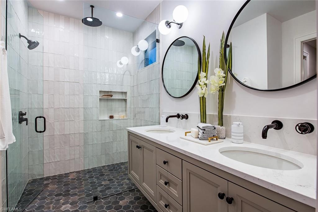 ROYAL HARBOR - Residential