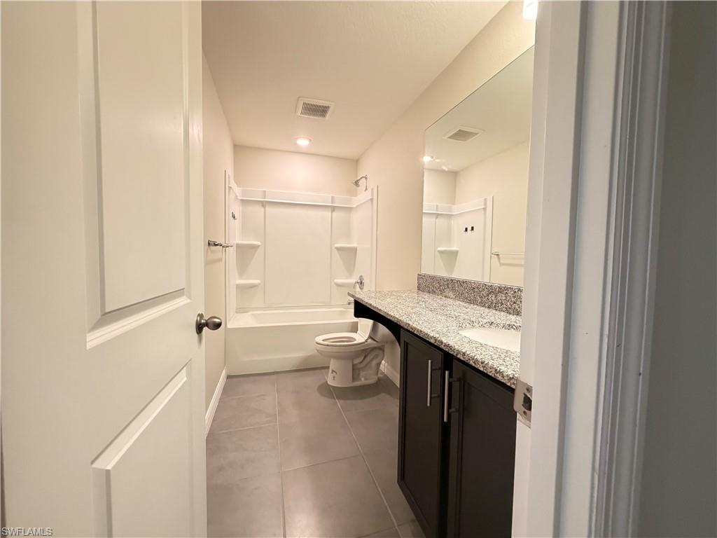 BAYSHORE COMMONS - Residential Lease