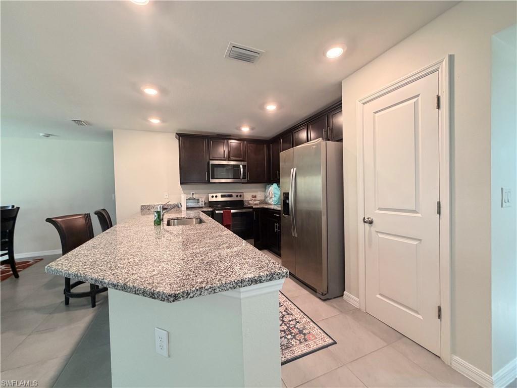 BAYSHORE COMMONS - Residential Lease