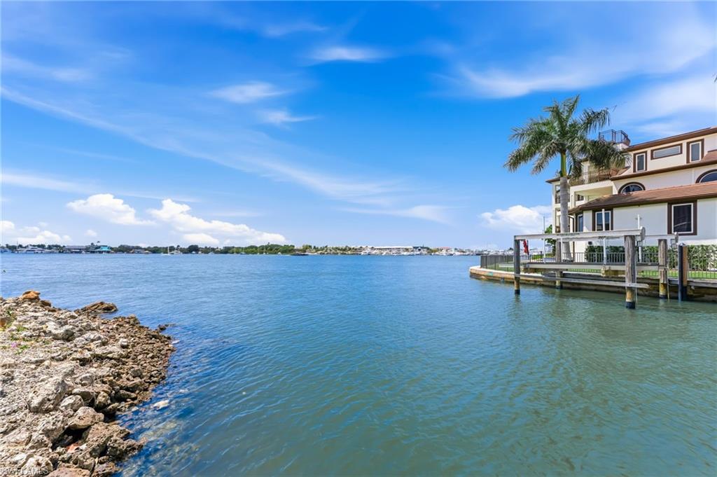 FOUR WINDS - Residential