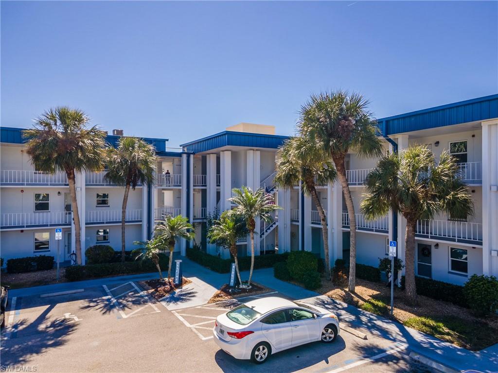 SEVEN LAKES - Residential