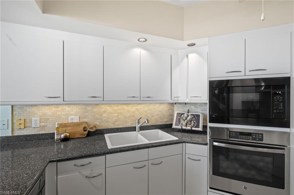 CONTESSA AT BAY COLONY - Residential