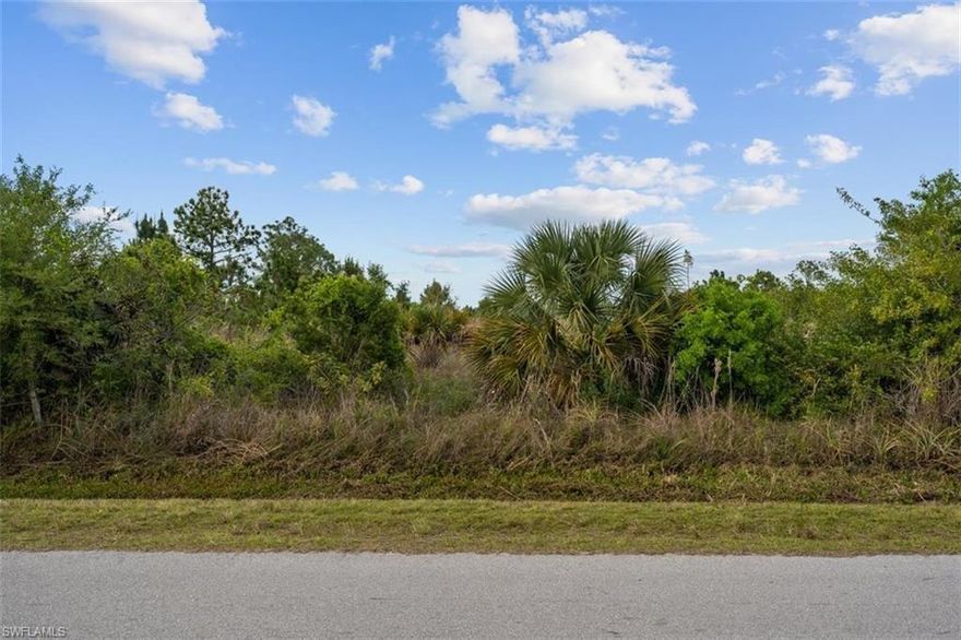 L1827 - UPLANDS!  Perfect place to build your custom home, with plenty of room for pool, guest house, horses, barn or other outbuildings as well.  Private, peaceful setting - Enjoy the Estates Lifestyle!