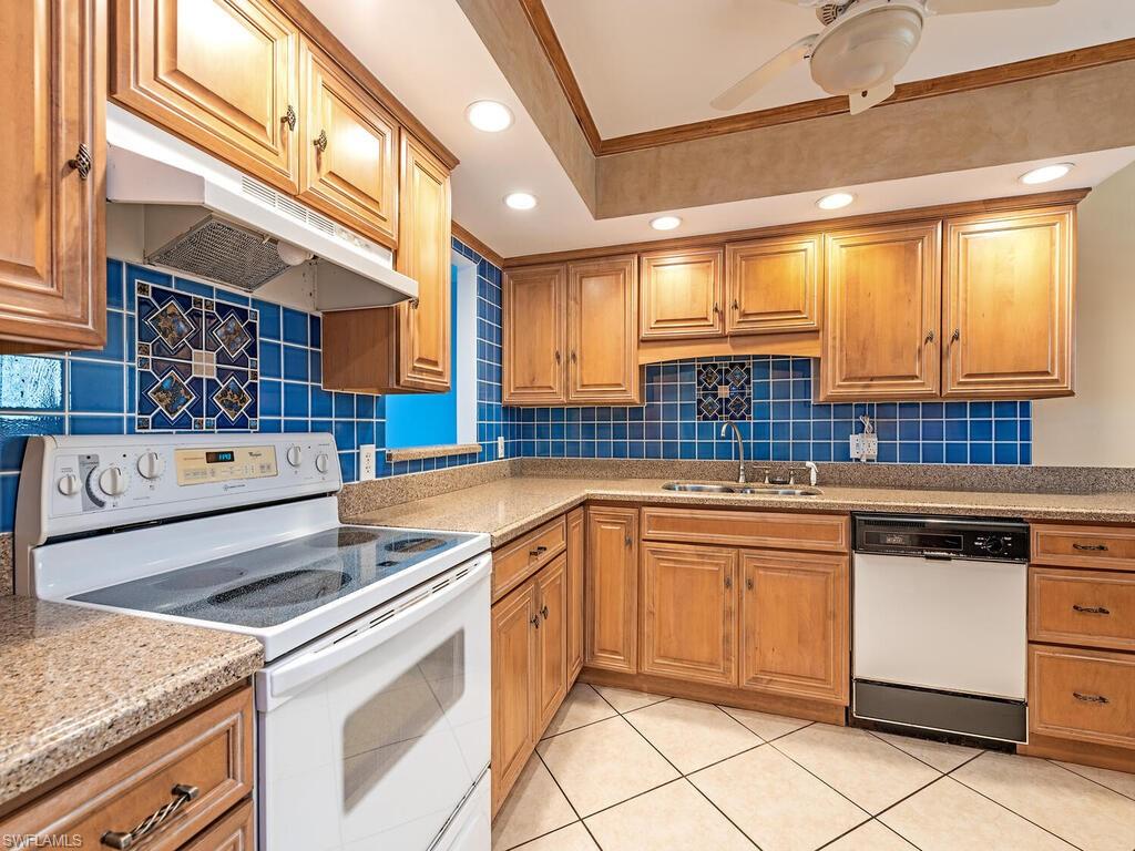 NAPLES BAY CLUB - Residential