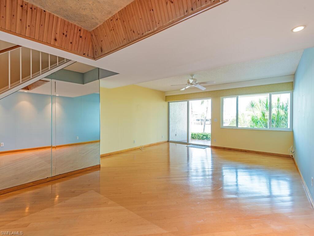 NAPLES BAY CLUB - Residential