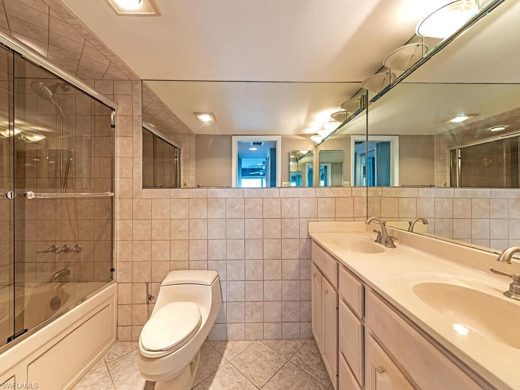 NAPLES BAY CLUB - Residential