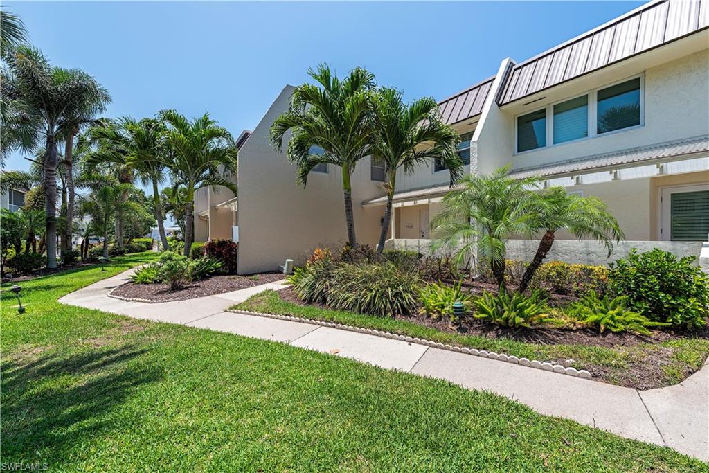 NAPLES BAY CLUB - Residential