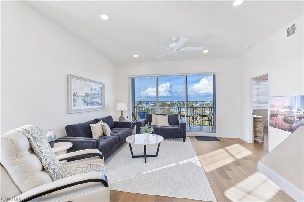 CAPTAINS BAY SOUTH - Residential