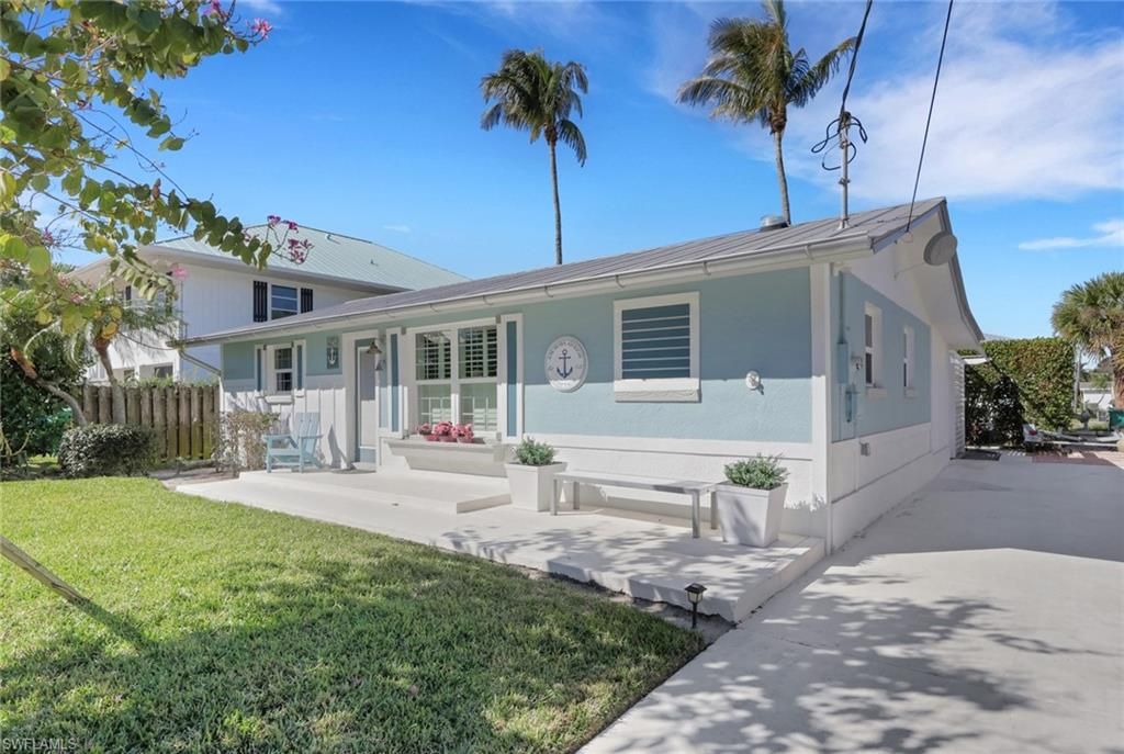 Photo of 1293 Rainbow CT, NAPLES, FL 34110 (MLS # 226010886)