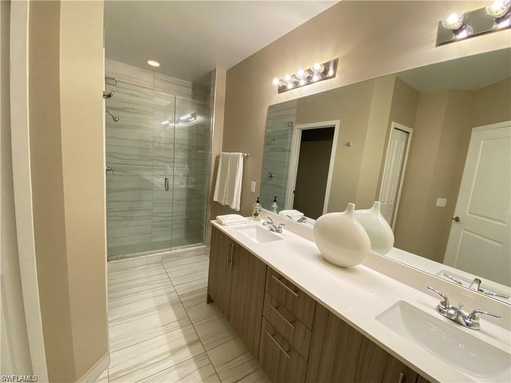 ROYAL POINTE - Residential