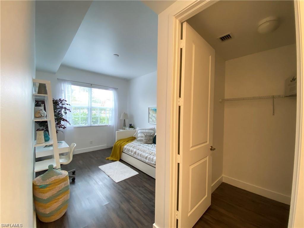 ROYAL POINTE - Residential