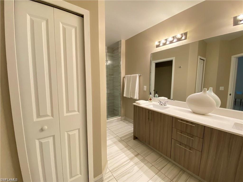 ROYAL POINTE - Residential