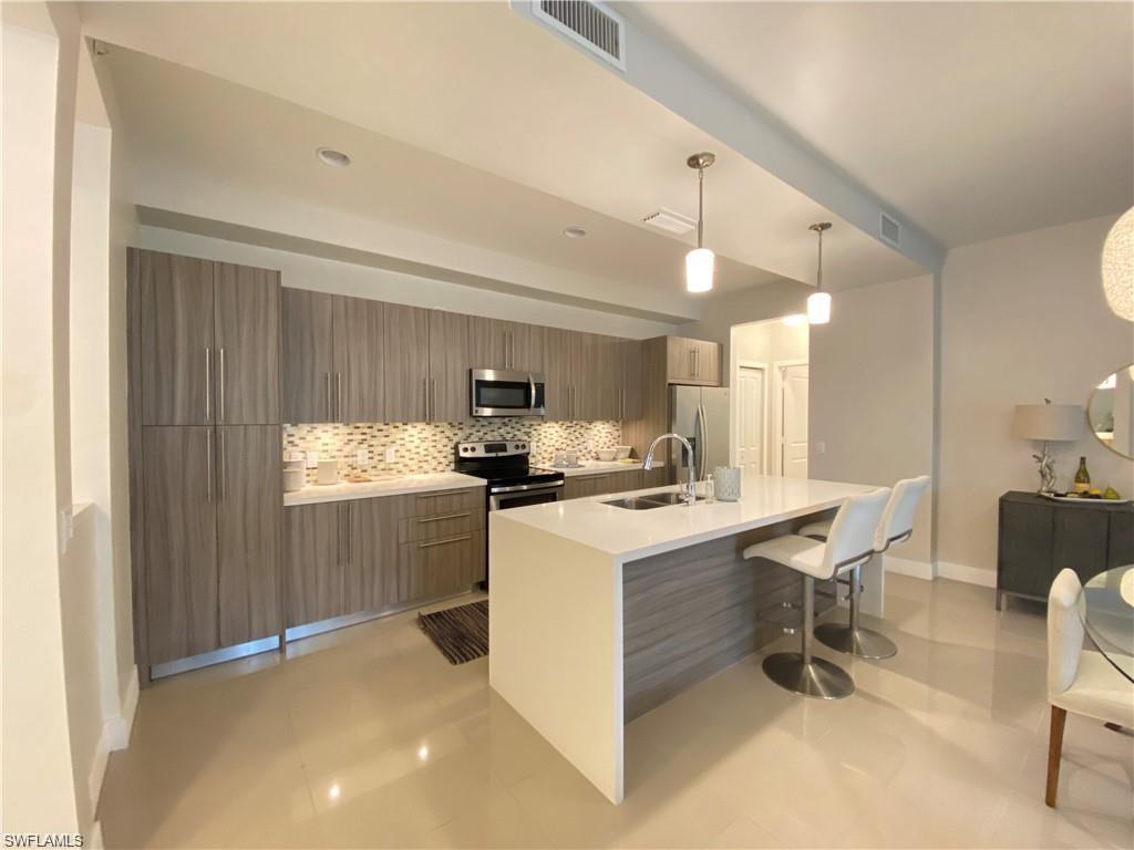 ROYAL POINTE - Residential