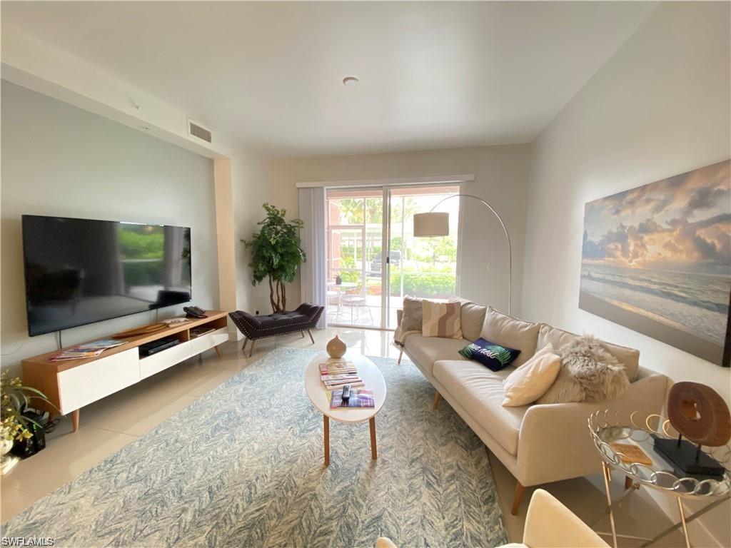 ROYAL POINTE - Residential