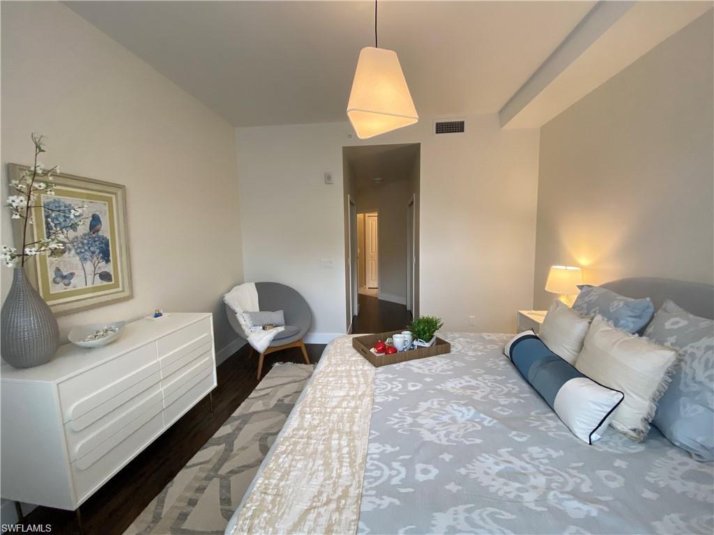 ROYAL POINTE - Residential