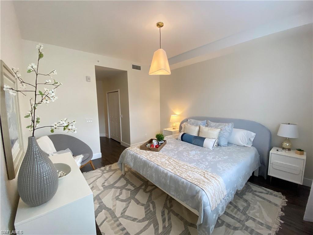 ROYAL POINTE - Residential